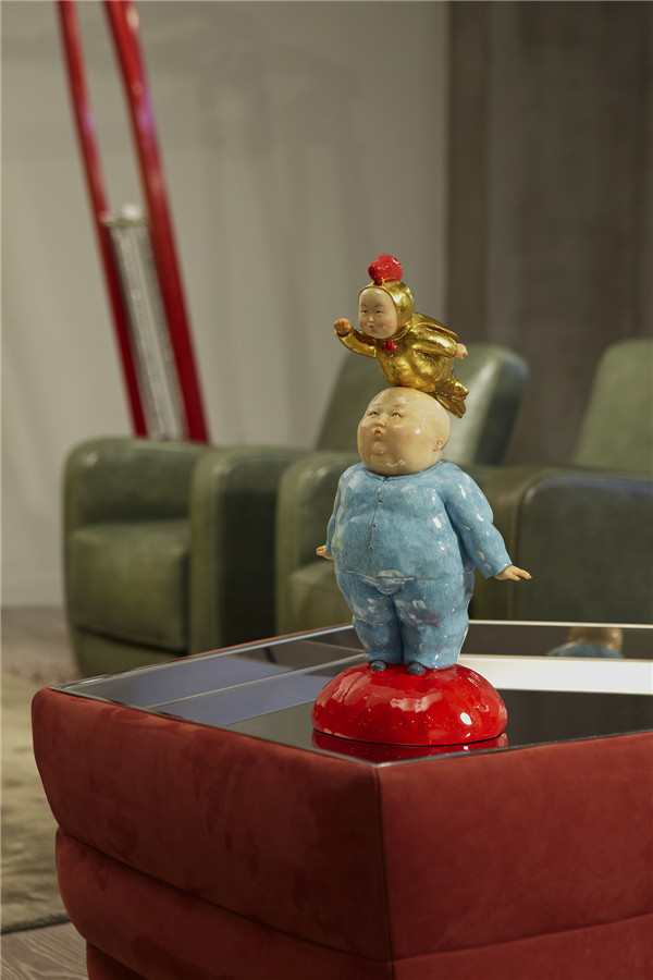 兔比比2010年,瞿广慈与艺术家向京共同创立艺术品牌"稀奇艺术",以商业