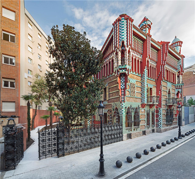 f20_casa_vicens_gaudi_barcelona_yatzer.jpg