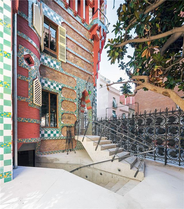 f1_casa_vicens_gaudi_barcelona_yatzer.jpg