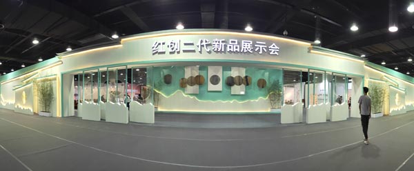 紅創(chuàng)二代新品展示會集中體現(xiàn)了東陽年輕紅木家具企業(yè)家們的創(chuàng)新思想和設計水平，成為參觀者關注的焦點