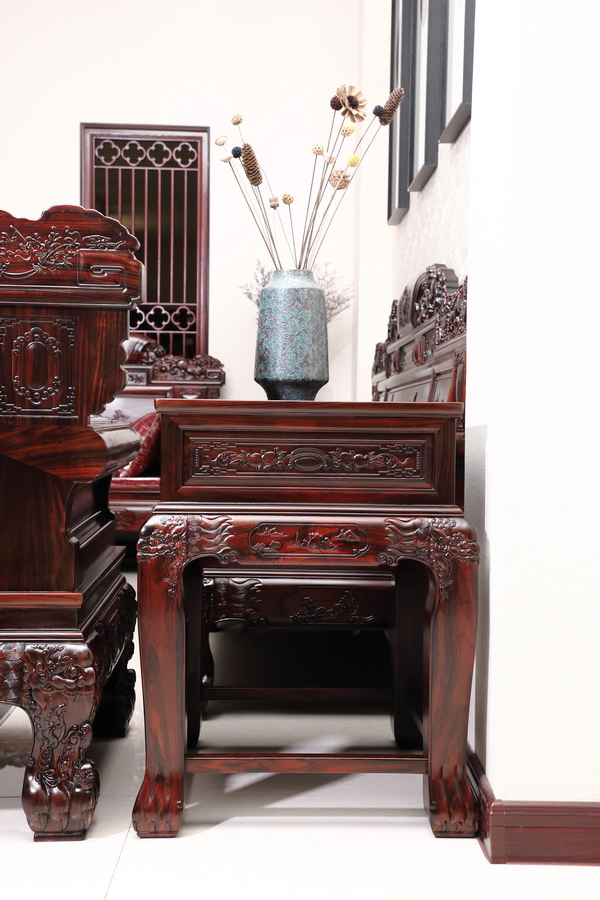 《金玉满堂沙发》花架外观方正，透着传统古典之美
