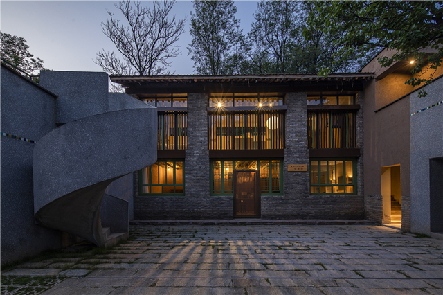 15客房夜景  Night view of guest rooms.jpg