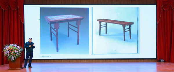 全联艺术红木家具专业委员会专家顾问、明清家具专家张辉带来了《从案类发展看明清家具的发展趋势》的主题分享